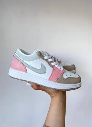 Nike jordan low pink silver white новинка жіночі трендові кросівки найк джордан рожеві бежеві весна літо осінь розовые бежевые цветные кроссовки