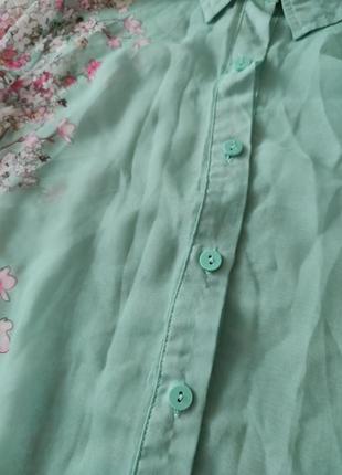 Летняя рубашка мятного цвета с цветочным принтом3 фото