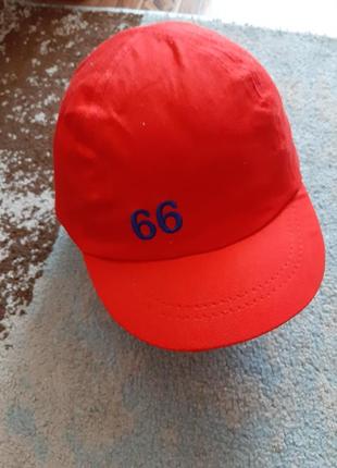 Яскрава кепка на липучці