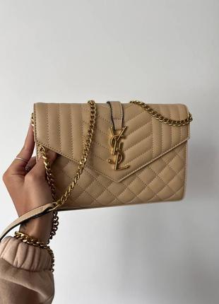 Женская бежевая сумка на длинном ремешке