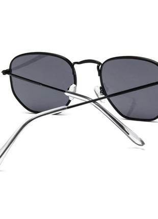 Небольшие солнцезащитные очки