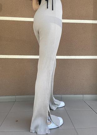 Штани в рубчик с разрезами