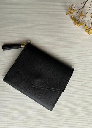 Женский кошелёк черного цвета с кисточкой