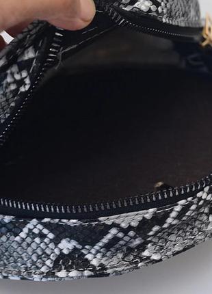 Женская круглая сумочка бэсс на цепочке под змеиную кожу3 фото