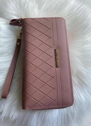 Жіночий гаманець - портмоне з еко шкіри рожевого кольору 'пудра' на дві блискавки з ремінцем на зап'ясті