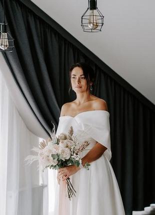 Сукня весільна атлас спадаючі плечі2 фото