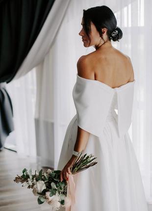 Сукня весільна атлас спадаючі плечі5 фото