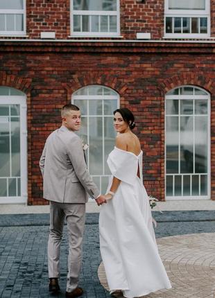 Сукня весільна атлас спадаючі плечі3 фото