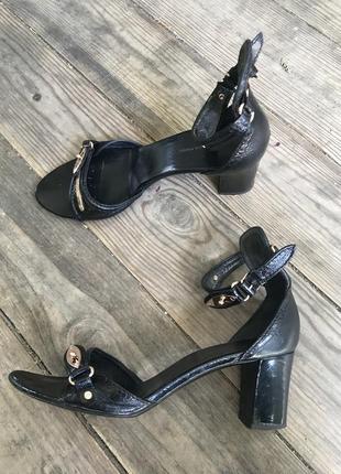 Босоніжки шкіра