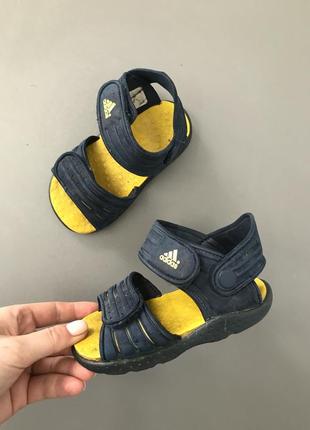 Босоніжки adidas оригінал1 фото