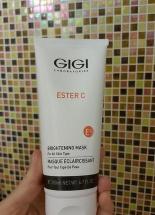 Маска ester c brightening mask от gigi придает коже сияние.