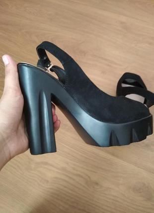 Босоніжки замшеві