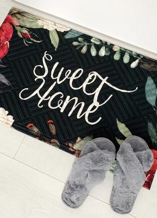 Чорний придверний килимок з квітковим принтом та home sweet hone