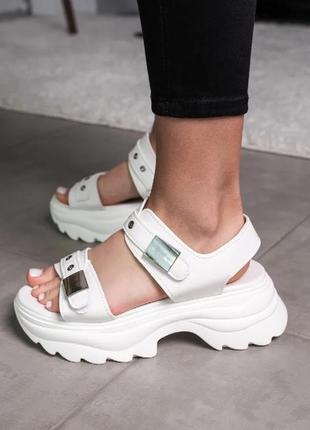 Женские босоножки на платформе,танкетке на липучках белые - женская обувь на лето 20221 фото