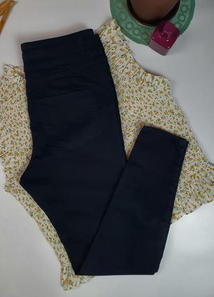 Черные джинсы женские зауженые
в идеальном состоянии, цвет настоящий чёрный4 фото