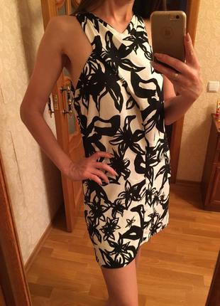 Платье в цветы на подкладке mango