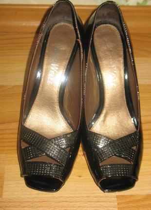 Лакированные туфли босоножки с открытым носком2 фото