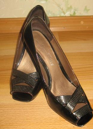 Лакированные туфли босоножки с открытым носком1 фото