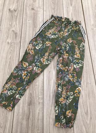 Штани h&m легкі літні стильні актуальні тренд штани джинси квітковий принт