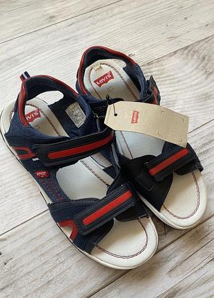 Нові босоніжки levi’s