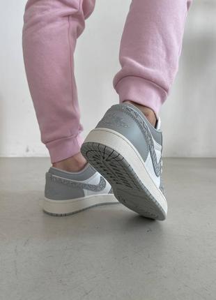 Nike jordan low grey silver
трендові сірі кросівки найк джордан весна літо осінь трендовые серые стильные кроссовки8 фото