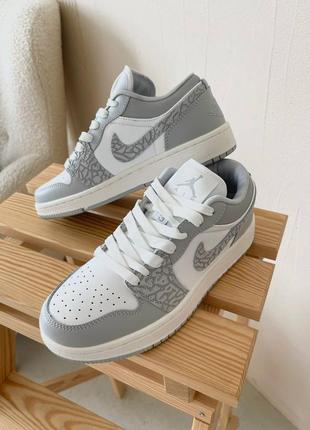 Nike jordan low grey silver
трендові сірі кросівки найк джордан весна літо осінь трендовые серые стильные кроссовки3 фото