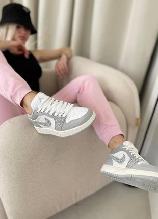 Nike jordan low grey silver
трендові сірі кросівки найк джордан весна літо осінь трендовые серые стильные кроссовки5 фото