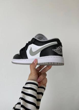 Nike air jordan low white silver black трендові жіночі кросівки найк джордан сірі чорно-білі весна літо осінь женские серые черные белые кроссовки3 фото