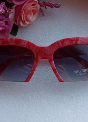 Нові стильні сонцезахисні окуляри очки