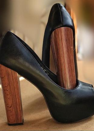 Туфли боссоножки на каблуке из натуральной кожи
