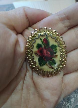 Брошка кулон мiкровишивка вiнтаж