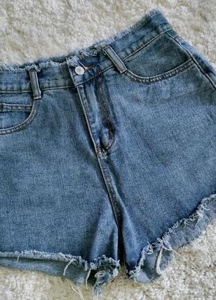 Классные джинсовые шорты