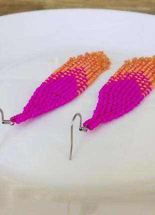 Розово-оранжевые серьги из бисера, сережки цвета фуксия8 фото