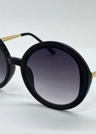 Женские солнцезащитные очки с тонкими металлическими скобками и линзами градиент