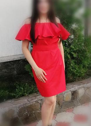 Плаття червоне з воланом