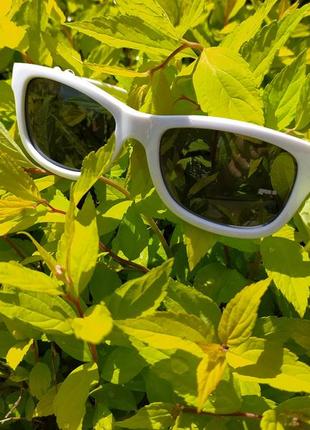 Белые детские солнцезащитные очки с поляризацией, мягкие дужки неломайки3 фото