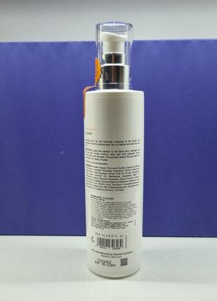 Очищувальний засіб для обличчя

holy land cosmetics dermalight cleanser2 фото