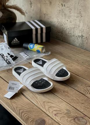 Чоловічі шльопанці adidas adilette білі з чорним5 фото