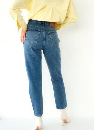 Прямые джинсы с декоративными разрезами2 фото