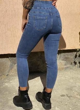 Облегающие женские джинсы с вшитым ремнем2 фото