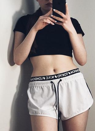 Легкі спортивні шорти/ гумка напис сітка тренд
