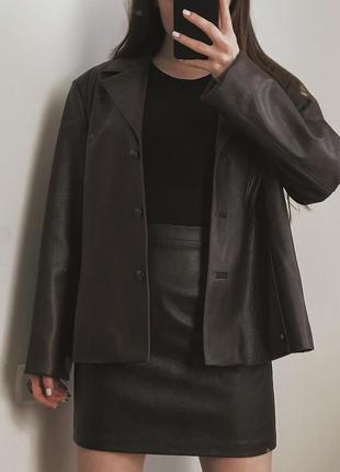 Шикарный кожаный костюм, пиджак рубашка юбка кожа6 фото