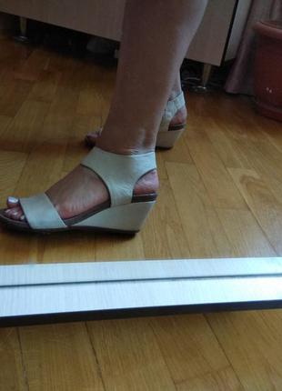 Продам босоножки