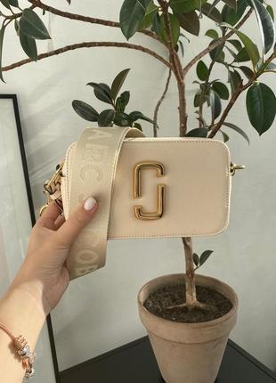 Marc jacobs the snapshot beige gold трендова жіноча золота бежева сумочка хіт сезону жіноча бежева кремова сумка марк джейкобс новинка