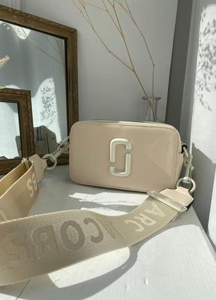 Marc jacobs the snapshot total beige трендова шикарна бежева кремова сумочка марк джейкобс жіноча стильна кремова бежева сумка тренд новинка