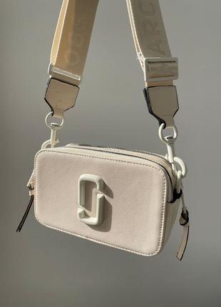 Marc jacobs the snapshot total beige трендова шикарна бежева кремова сумочка марк джейкобс женская стильная кремовая бежевая сумка тренд новинка