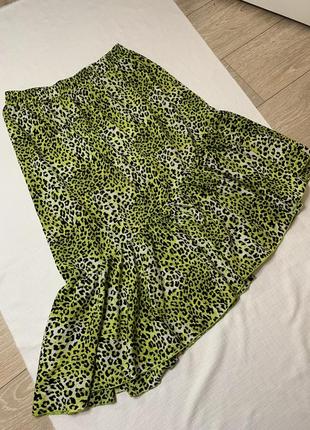 Юбка миди, юбка, зеленая леопардовая, асимметричная, воланы5 фото