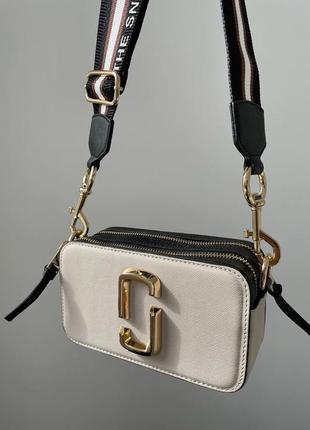 Marc jacobs small camera bag трендова жіноча міні сумочка марк джейкобс бежева кремова золота жіноча стильна кремова беж сумка тренд6 фото