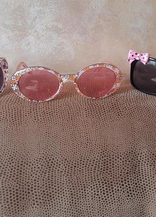 Детские солнцезащитные очки для девочки.