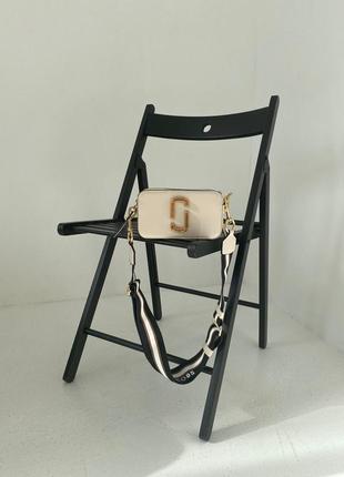 Marc jacobs small camera bag total beige трендова міні сумочка марк джейкобс кремова бежева золота женская мини сумка беж крем8 фото